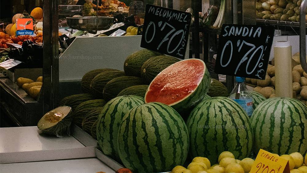 هندوانه ها در میوه فروشی