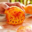 روی گوجه فرنگی آناناس را برش دهید