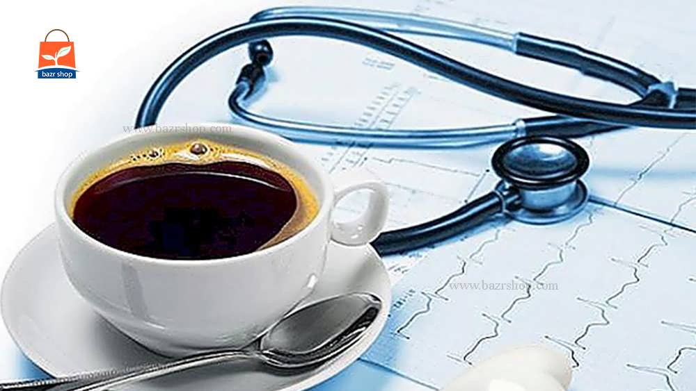 یک فنجان قهوه و دستگاه پزشکی
