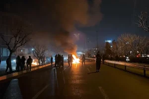 هنوز دو ماه نشده می‌خواهید فیلمی از حوادث دی ماه بسازید؟ واقعا که خیلی ...