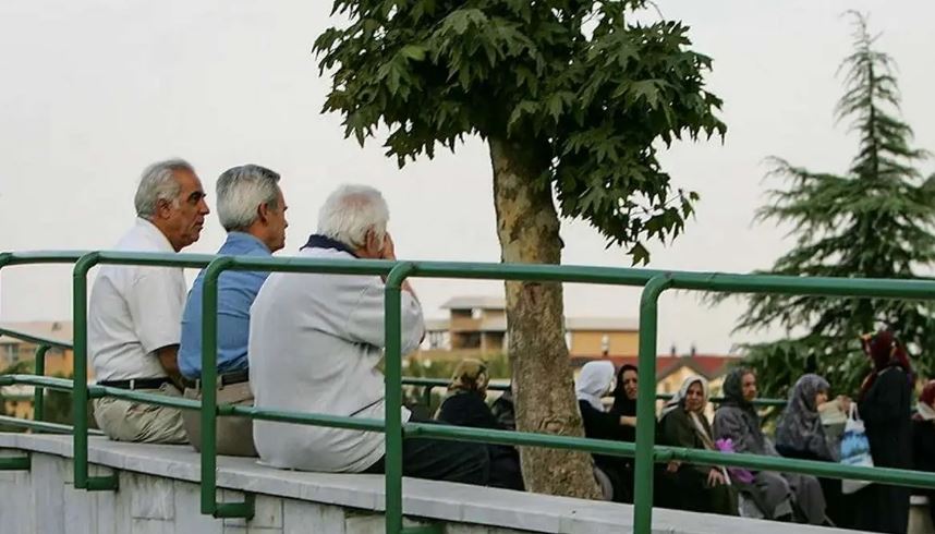 واریز حقوق تیرماه بازنشستگان در آستانه آغاز/ این گروه‌ها زودتر پول می‌گیرند