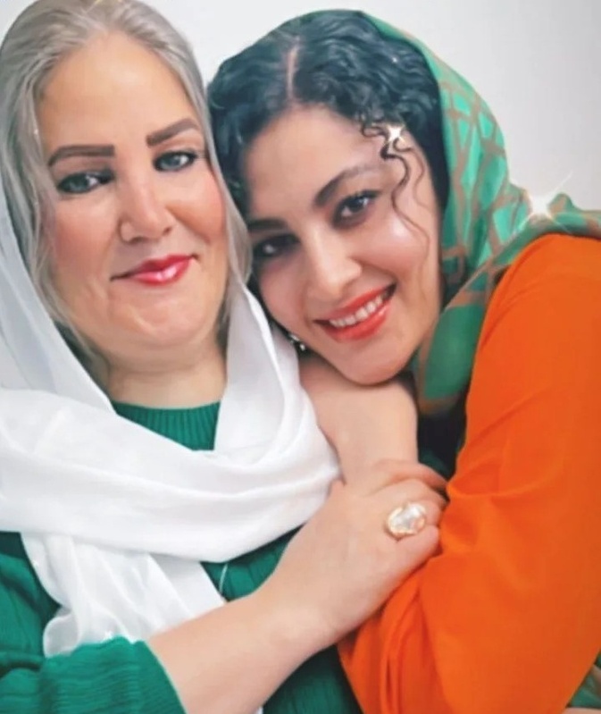 مریم مومن: خواستگار مادرم رئیس بانک بود ولی گفت من بچتو نمیخوام/ من بعد 19 سال پدر و مادرم رو آشتی دادم، همیشه حسرت این روزهارو میخوردم