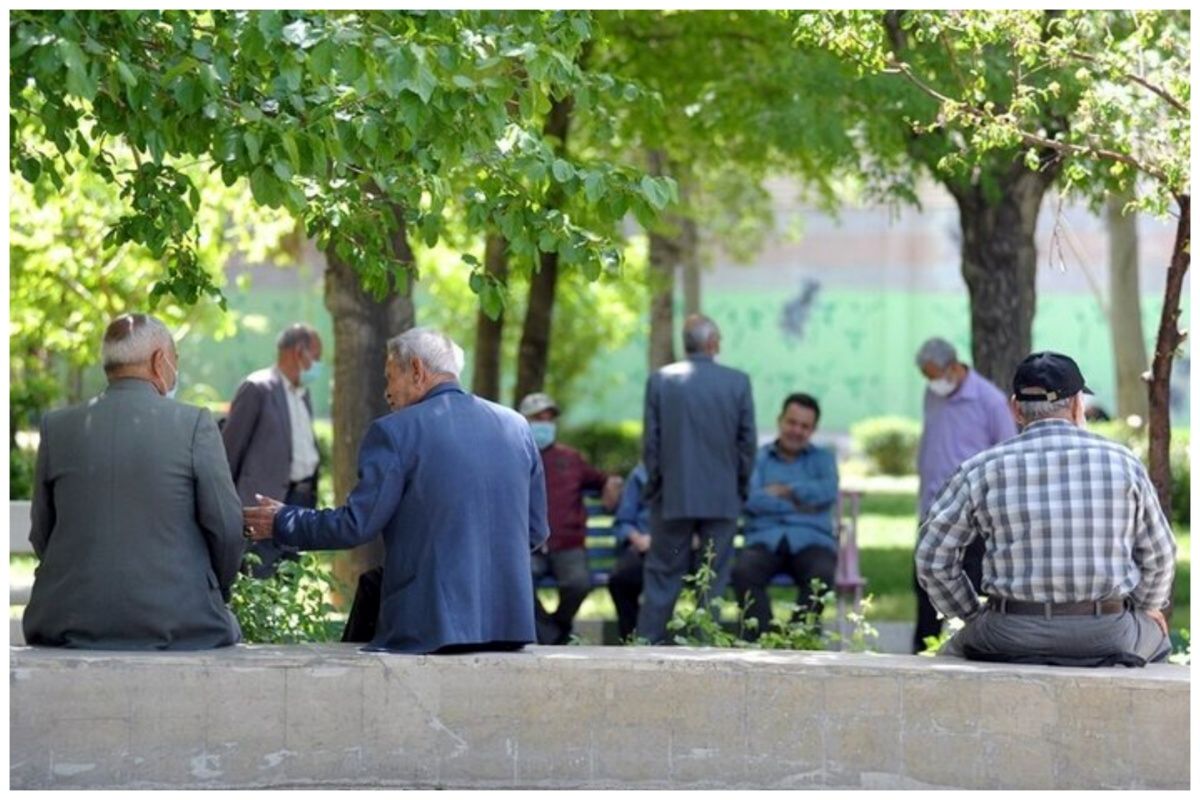 دولت بالاخره دست به کار شد / خبر شیرین برای کارمندان و بازنشستگان