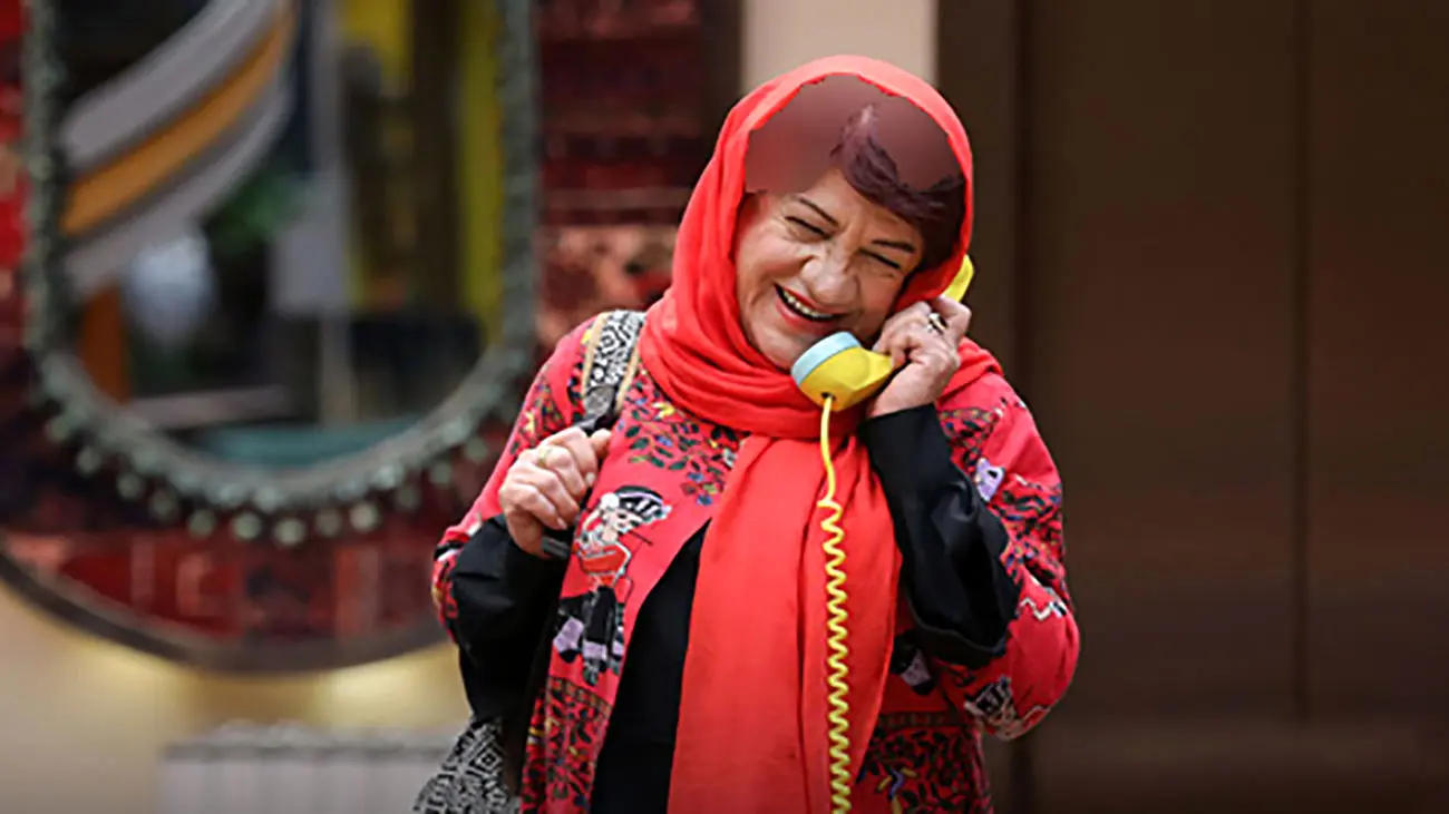 نگاهی به چیدمان منزل شاهانه و مجلل ناهید مسلمی/ از مبلمان مدرن و میز سلطنتی تا تابلو دیواری هنری و گل و گیاه آپارتمانی