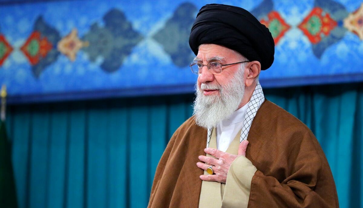 نگاهی به ساعت جیبی قدیمی و نوستالژیک رهبر معظم انقلاب که سالهاست همراه خودشان دارند+ عکس