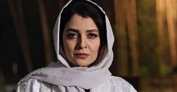 نگاهی به مانتو شِنِلی ساره بیات بازیگر ایرانی +عکس/ خانم بازیگر چه استایلی زده