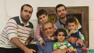 نگاهی به جشن تولد ساده و بدون تجملات نوه پسری مسعود پزشکیان با خلاقیت قناد تبریزی برای درست کردن کیک تراکتوری +عکس