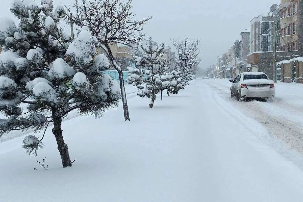 ۱۰ روز برفی آغاز شد/ ۷۰ سانتیمتر برف می‌بارد